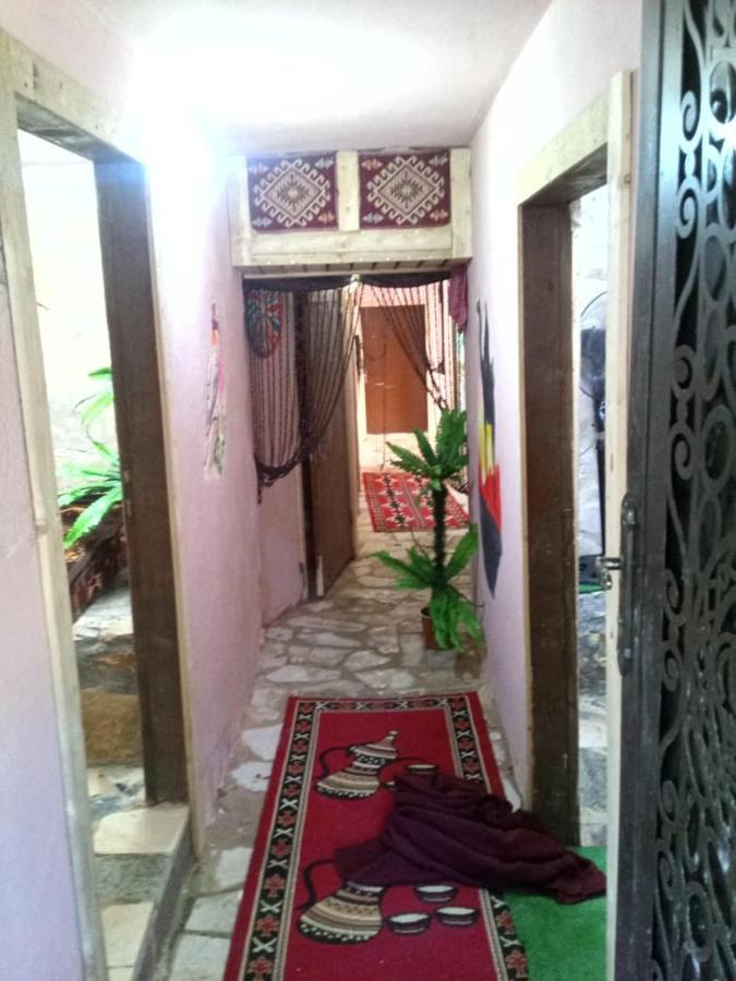 Dana Guesthouse Esterno foto