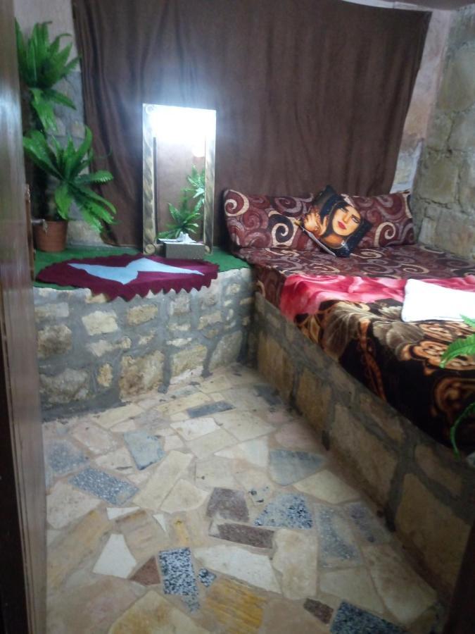 Dana Guesthouse Esterno foto