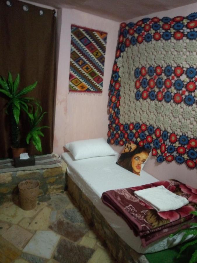 Dana Guesthouse Esterno foto