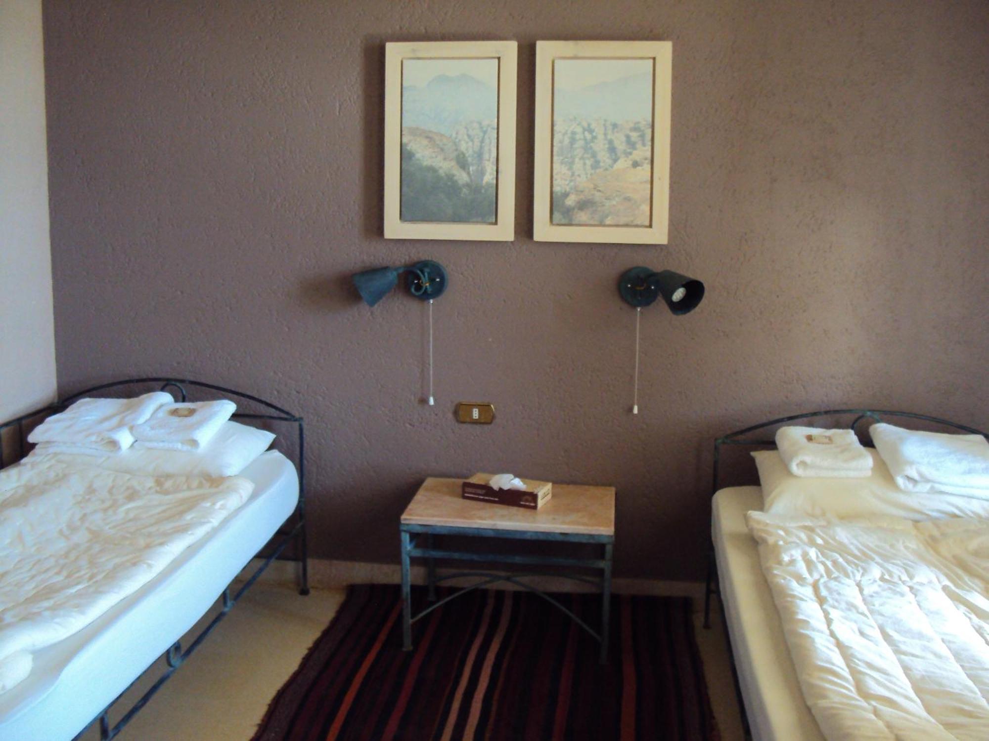Dana Guesthouse Esterno foto