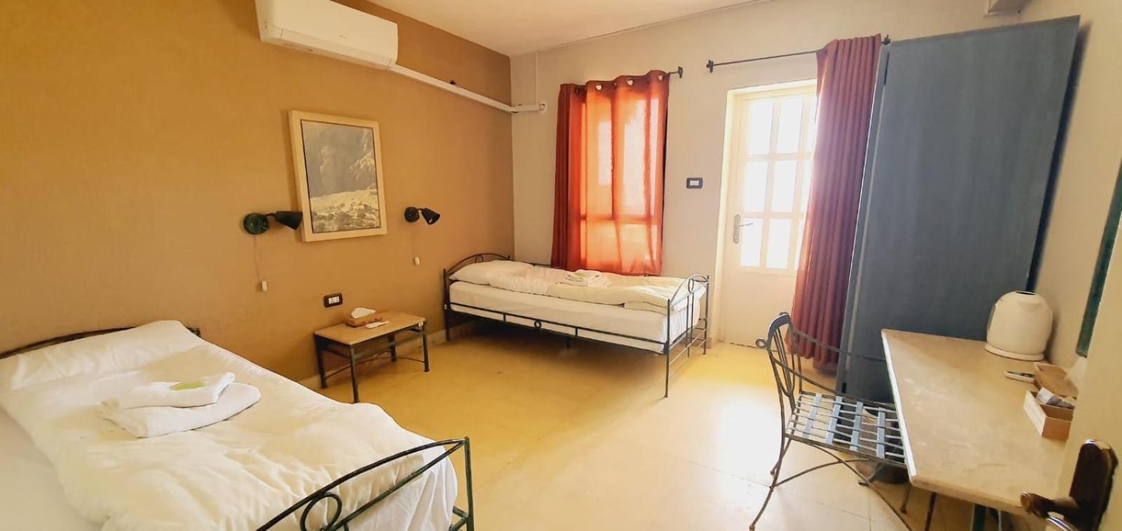 Dana Guesthouse Esterno foto
